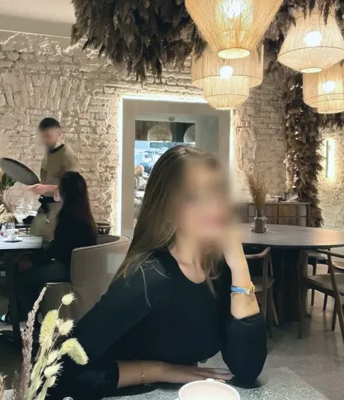 Amina, 25