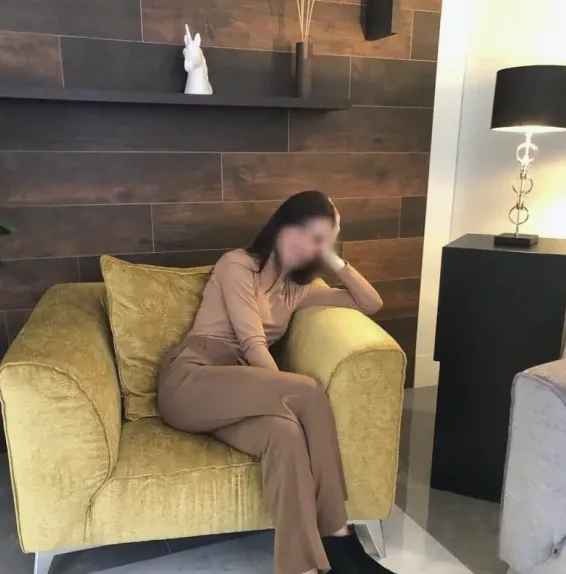 Bernadette, 32