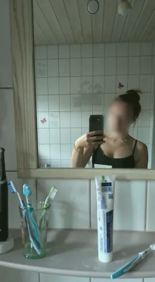 Chiara, 18