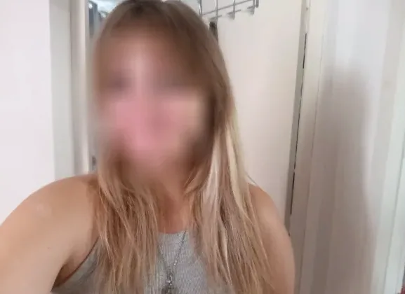 Claudia, 20