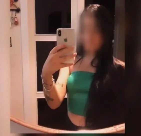 Claudia, 20