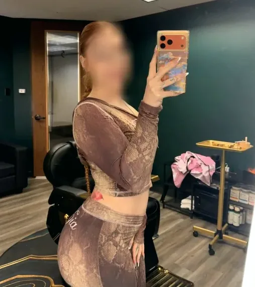 Elisabeth, 27