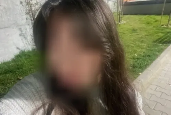 Elisabeth, 22