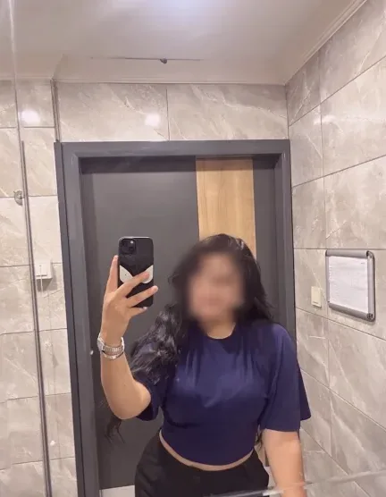 Fiona, 20