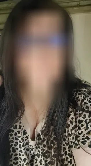 Greta, 33