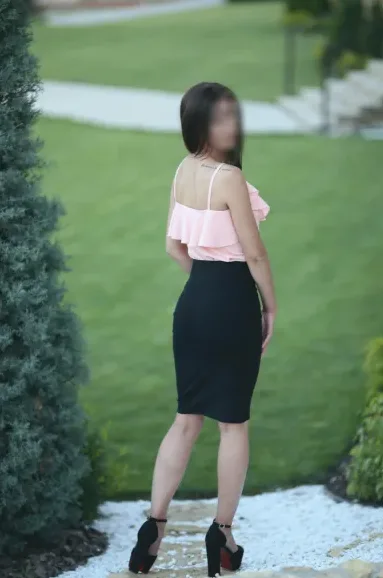 Greta, 27