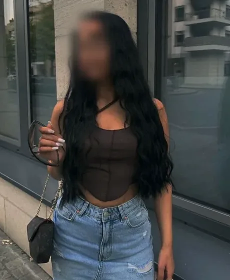 Hannah, 19