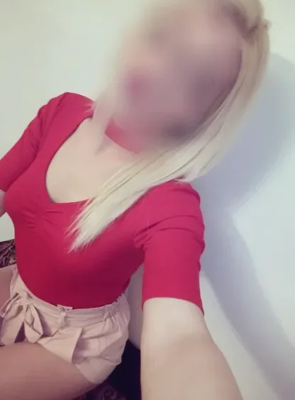 Lara, 34