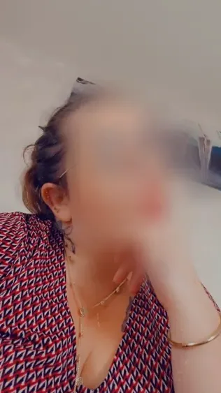 Lea, 24