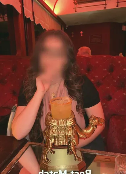 Manuela, 34