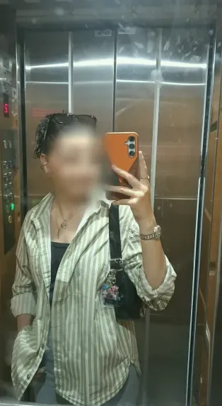 Sandra, 21