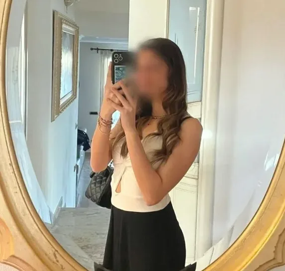 Sarah, 19