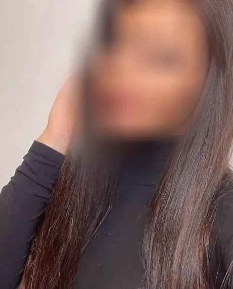 Simone, 28