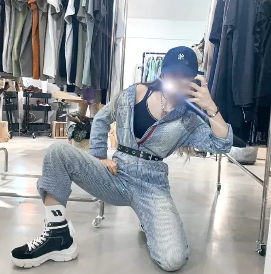 Valerie, 28
